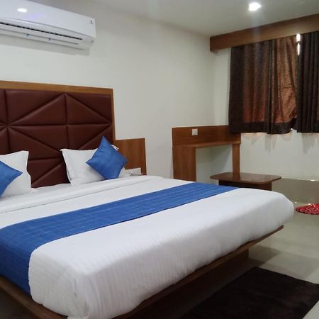 Hotel Rk Villa Vadodara Exteriör bild