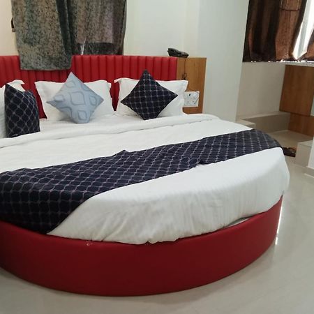Hotel Rk Villa Vadodara Exteriör bild