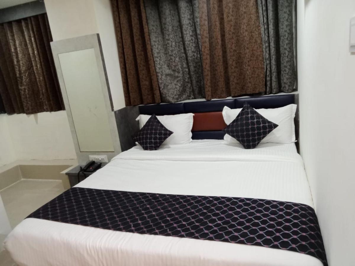 Hotel Rk Villa Vadodara Exteriör bild