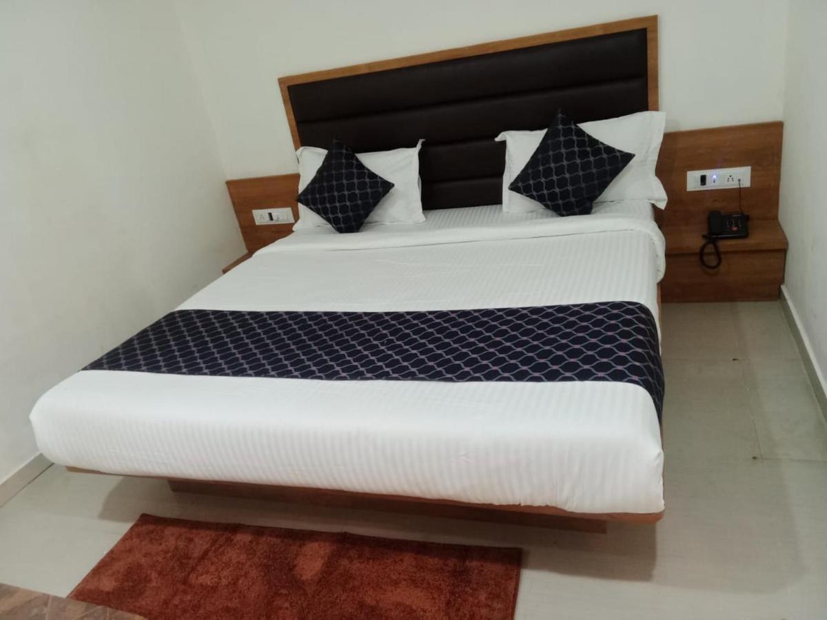 Hotel Rk Villa Vadodara Exteriör bild