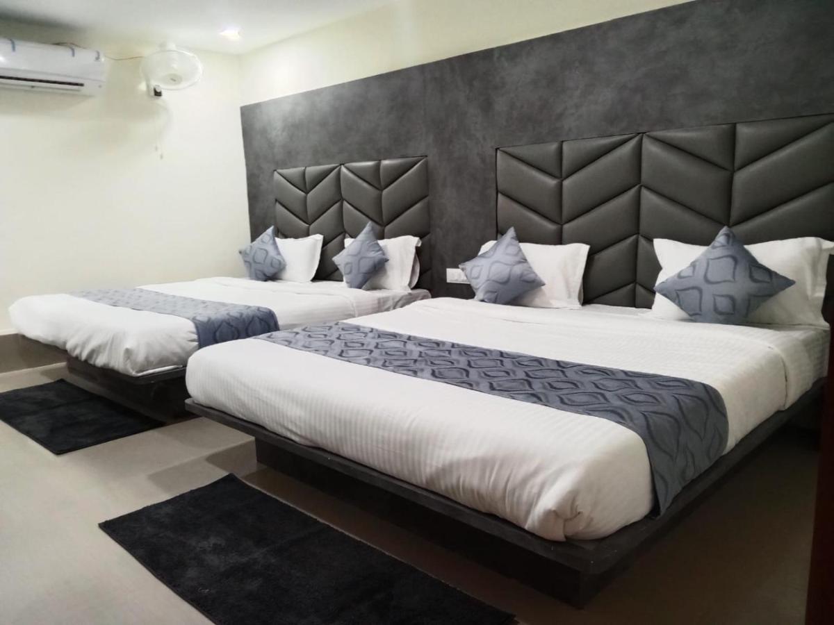 Hotel Rk Villa Vadodara Exteriör bild