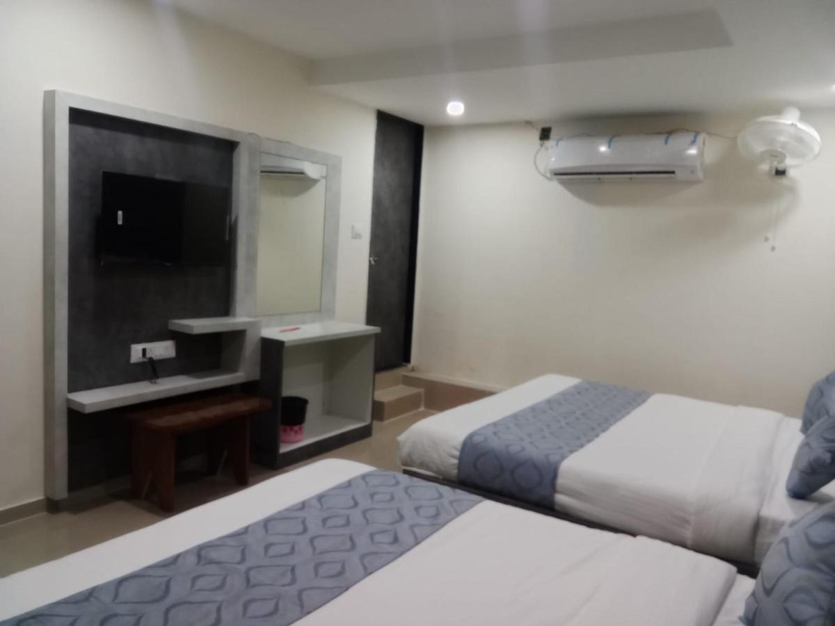 Hotel Rk Villa Vadodara Exteriör bild