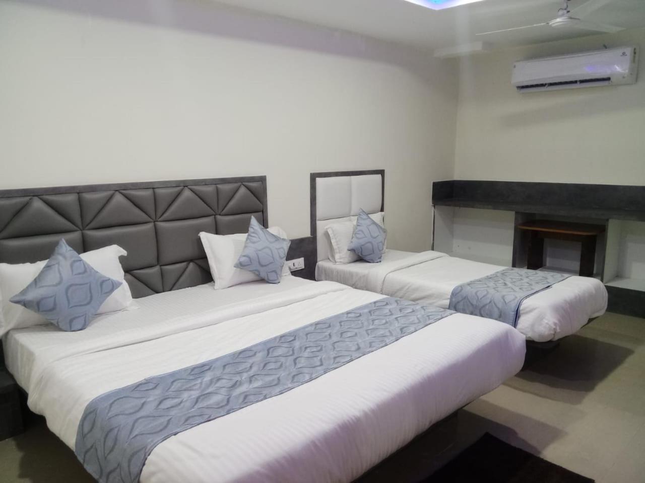 Hotel Rk Villa Vadodara Exteriör bild