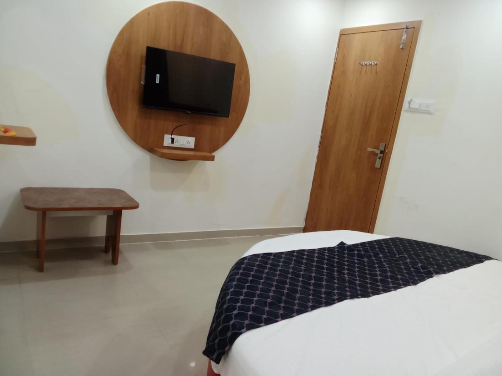 Hotel Rk Villa Vadodara Exteriör bild