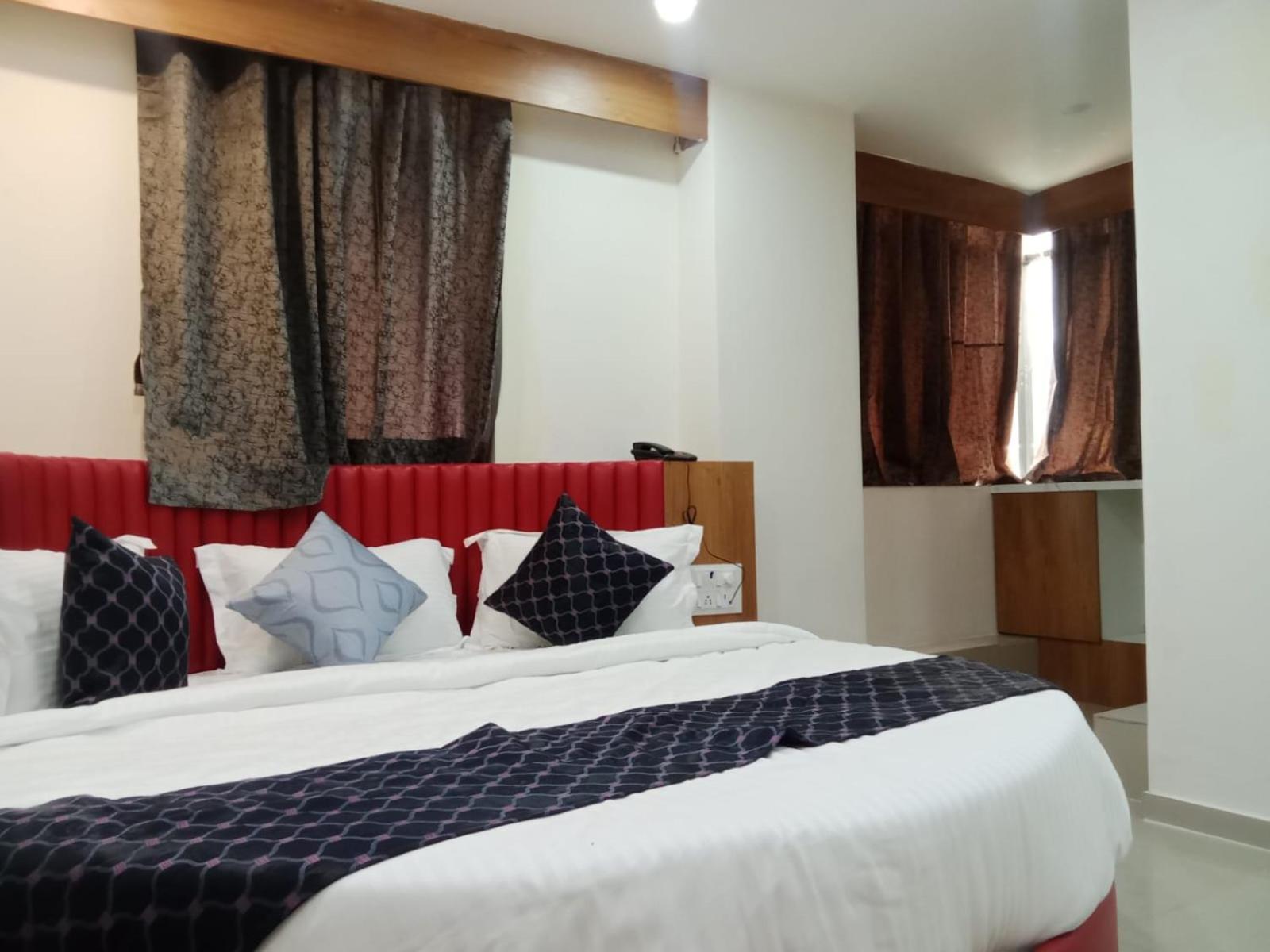 Hotel Rk Villa Vadodara Exteriör bild