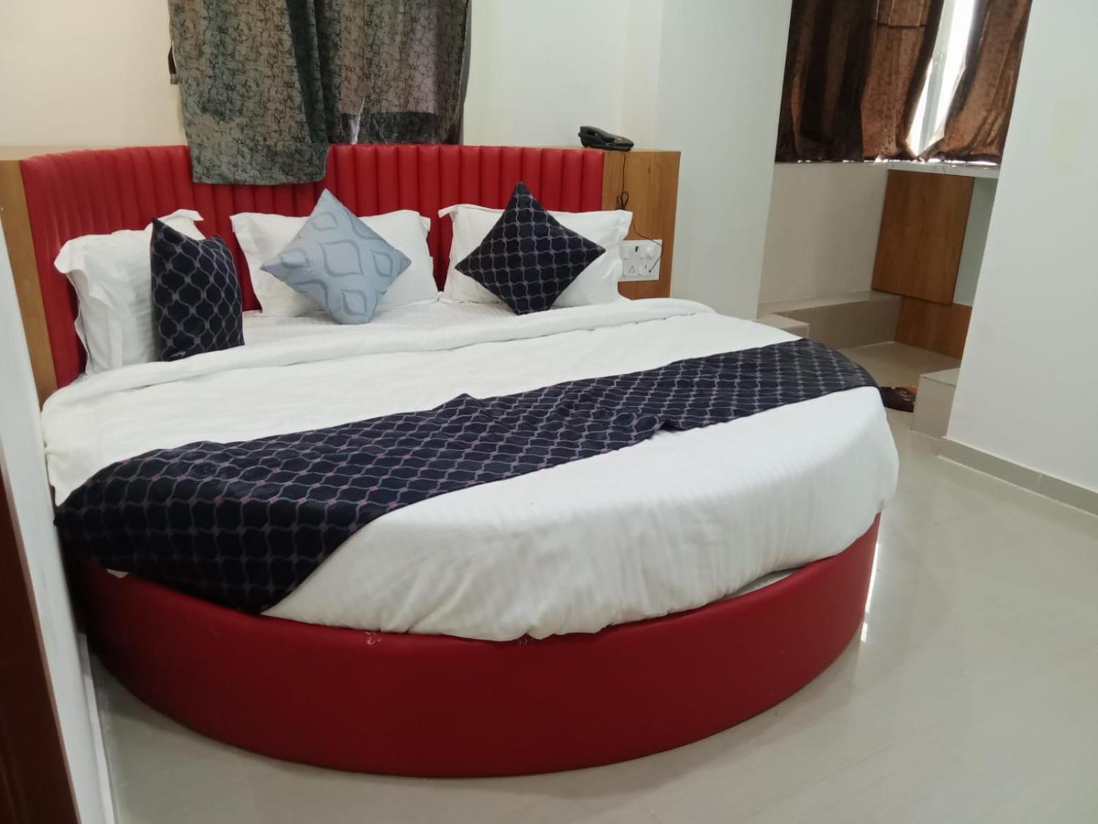 Hotel Rk Villa Vadodara Exteriör bild