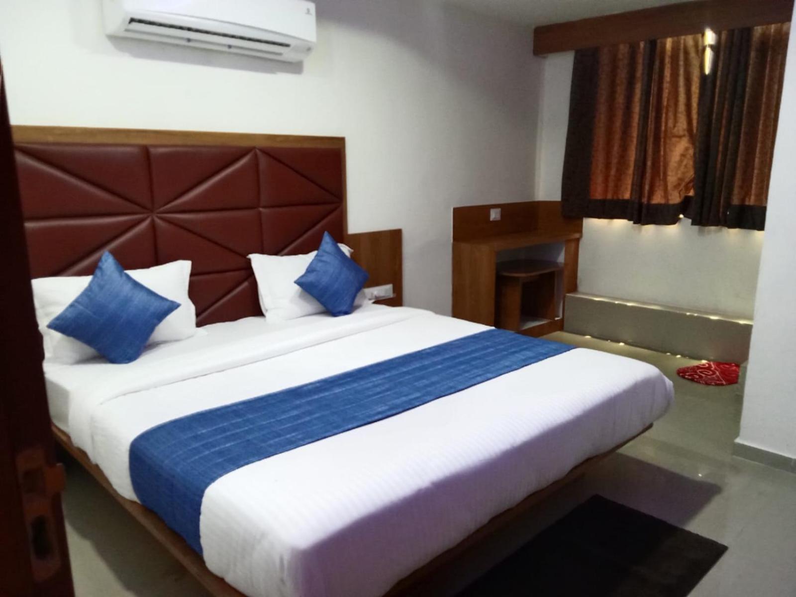 Hotel Rk Villa Vadodara Exteriör bild